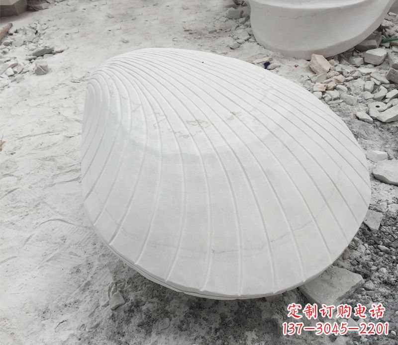 鹤壁用贝壳雕刻出美丽的汉白玉雕塑