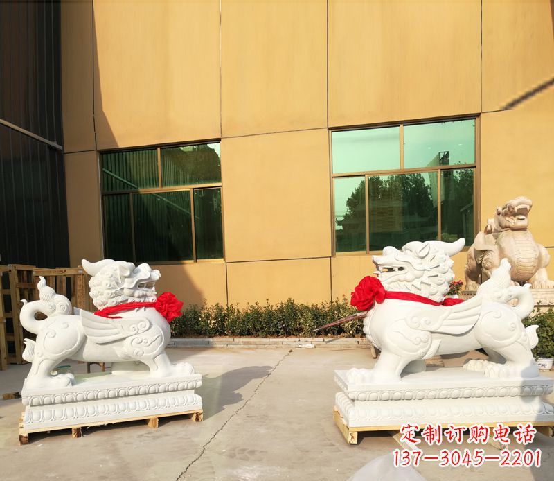 鹤壁汉白玉立式貔貅门口招财石雕