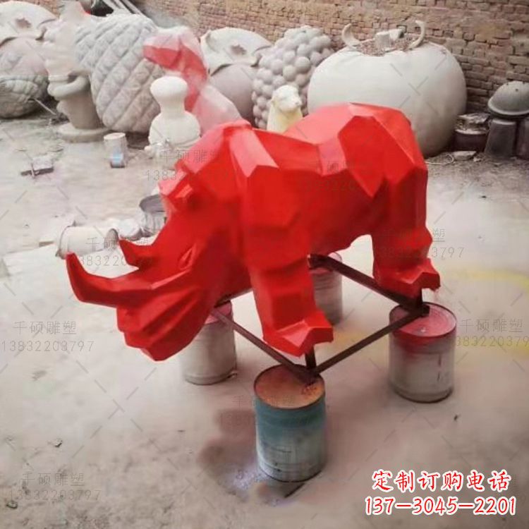 鹤壁红色几何切面抽象犀牛雕塑