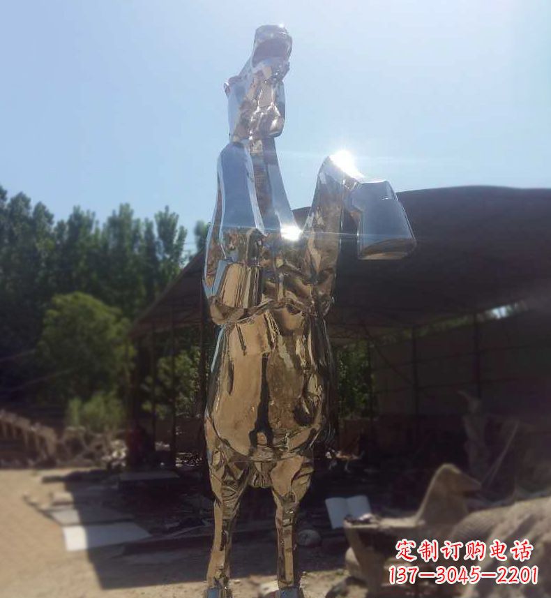 鹤壁典雅马雕,不锈钢镜面奔马雕塑,个性精彩