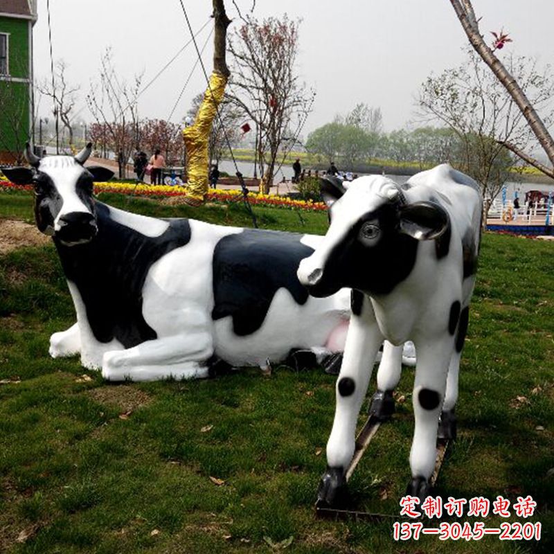 鹤壁户外仿真动物雕塑-奶牛 (2)