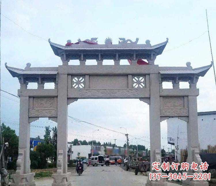 鹤壁街边三门牌坊石雕