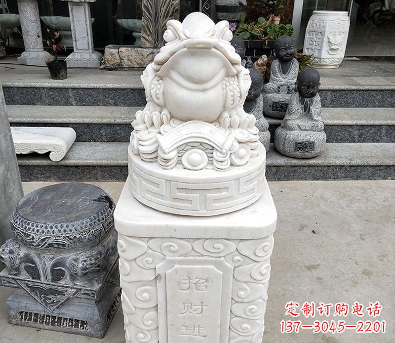 鹤壁金蟾立柱石动物雕塑