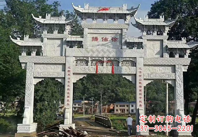 鹤壁金昌石雕牌坊：精致雕塑点缀家园
