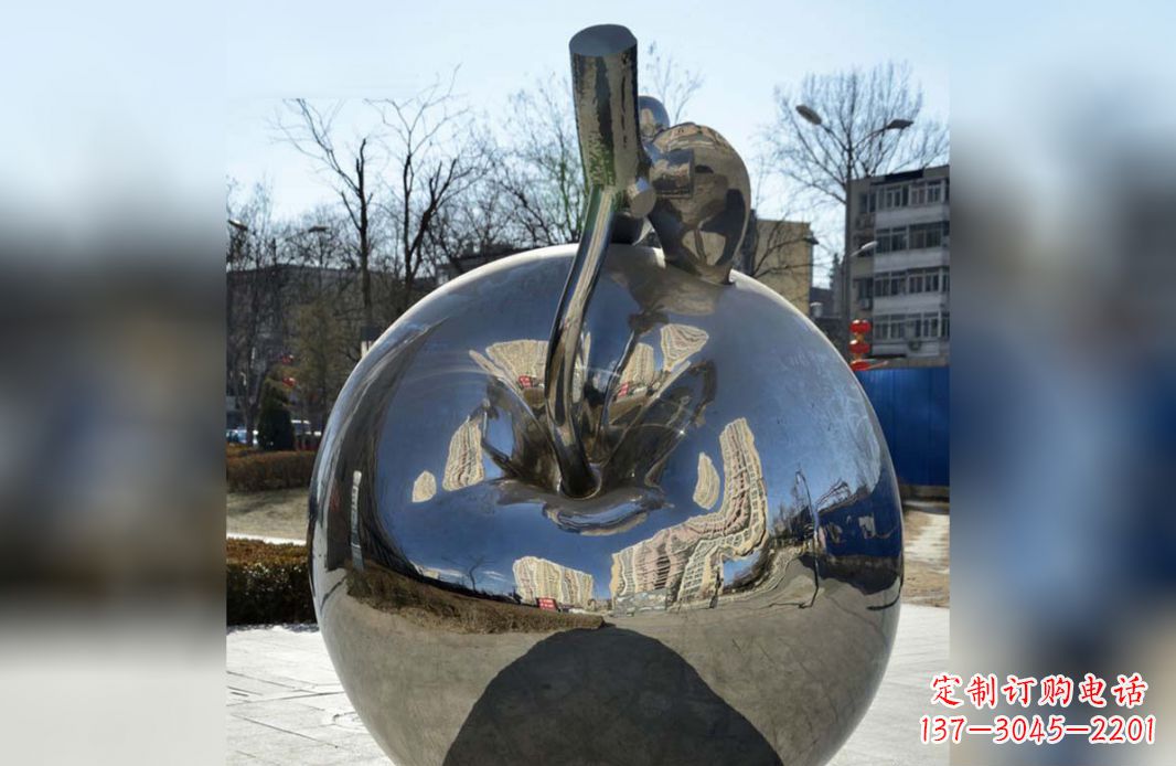 鹤壁镜面不锈钢苹果雕塑:极致之美