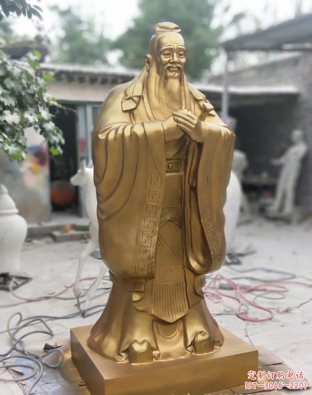 鹤壁高雅典雅的孔子铜雕像