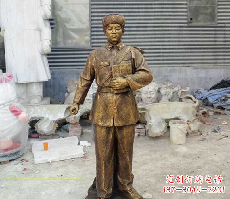 鹤壁传承爱国精神,让雷锋雕塑永久守护家园