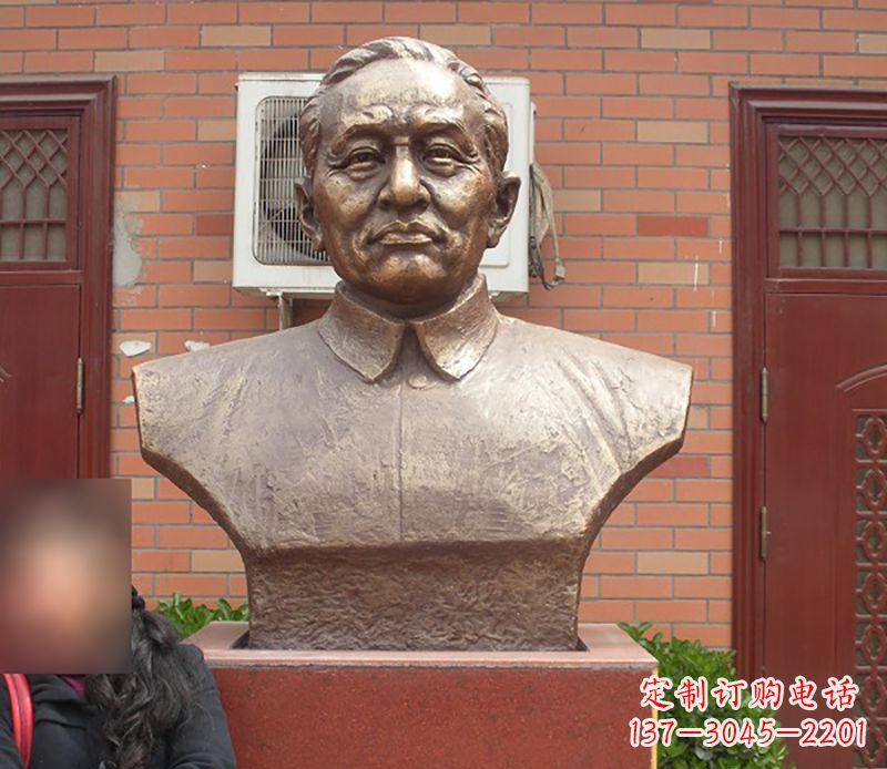 鹤壁铜雕李四,与众不同的光头匠艺