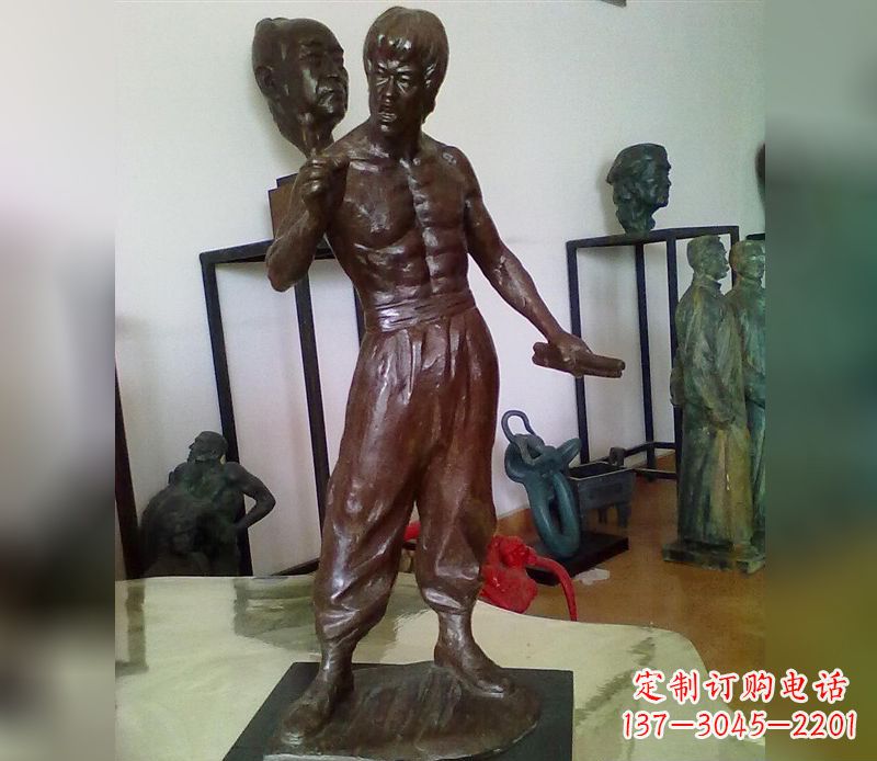 鹤壁李小龙电影明星铜雕
