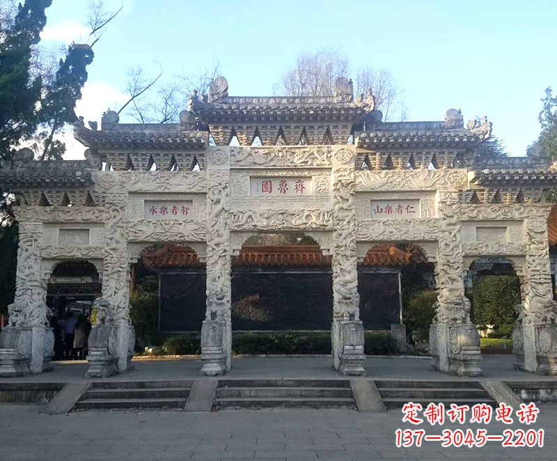 鹤壁临沭朱村的石雕牌坊楼