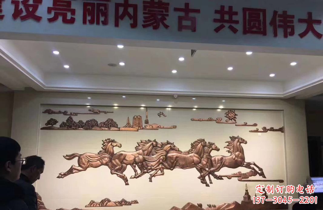 鹤壁完美展示马到成功的铜马雕塑