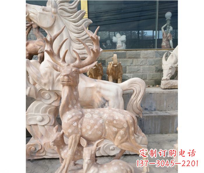 鹤壁展现自然风采的梅花鹿石雕