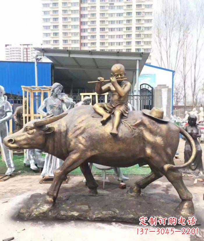 鹤壁专为儿童量身定制的牧童骑在牛背吹笛铜雕