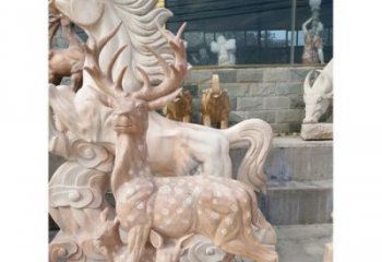 鹤壁展现自然风采的梅花鹿石雕