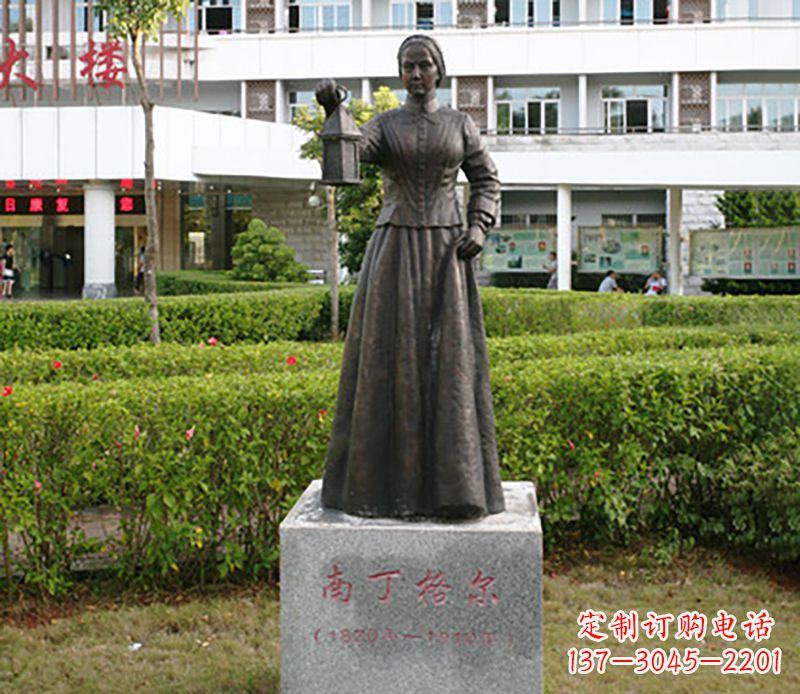 鹤壁静谧中的南丁格尔铜雕