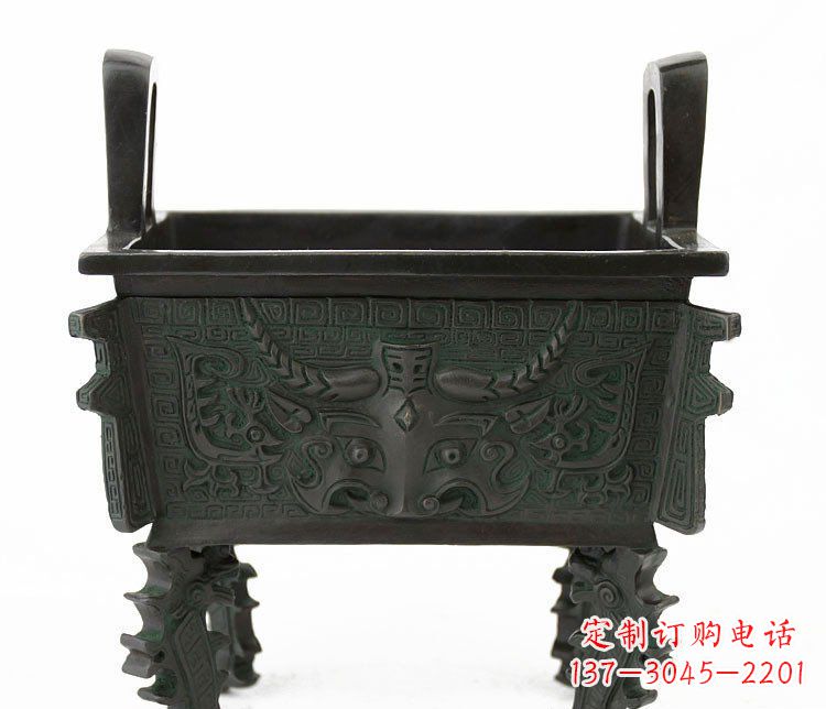 鹤壁精致的牛头铜鼎铜雕
