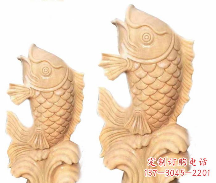 鹤壁晚霞红石喷水鲤鱼雕塑,灵动悠扬