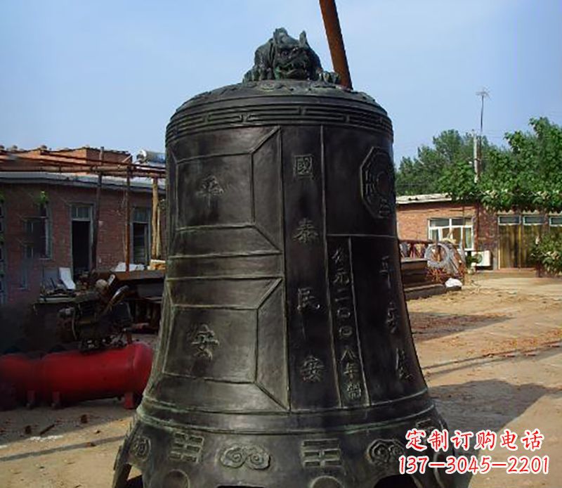 鹤壁平安国泰,民安铜钟雕塑