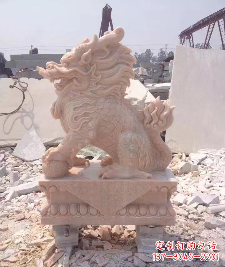 鹤壁标题:尊贵高贵,中领雕塑定制的精致石雕麒麟