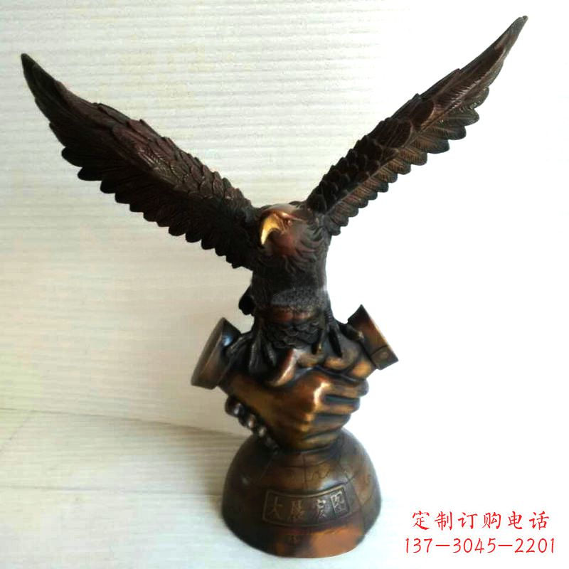 鹤壁以老鹰为灵感的经典铜鼎