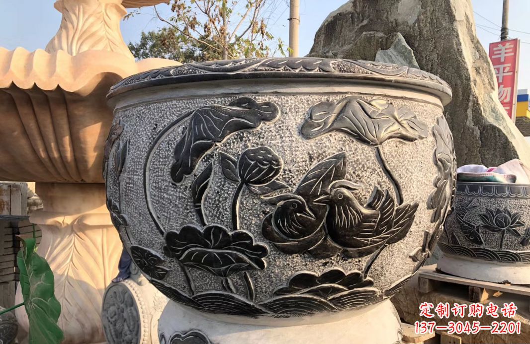 鹤壁荷花浮雕鱼缸雕塑,让空间更加生机勃勃