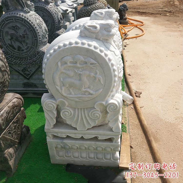 鹤壁青石门墩石带浮雕是由领雕塑定制制作的一款…