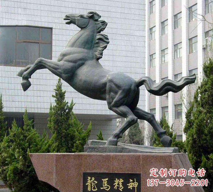 鹤壁青铜奔马精美雕塑是钜鹰中领雕塑推出的一款…