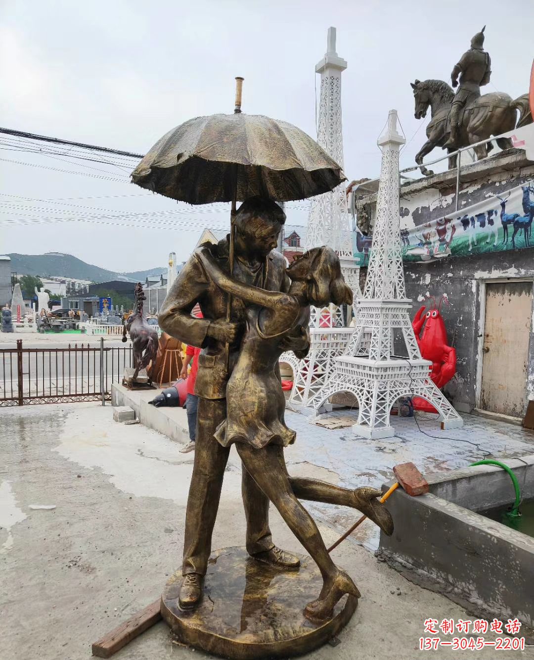 鹤壁情侣人物仿铜雕塑