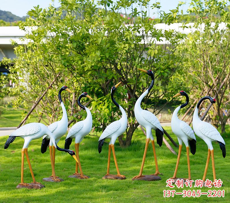 鹤壁若尔盖草原仙鹤,瑰丽雕塑令人驻足