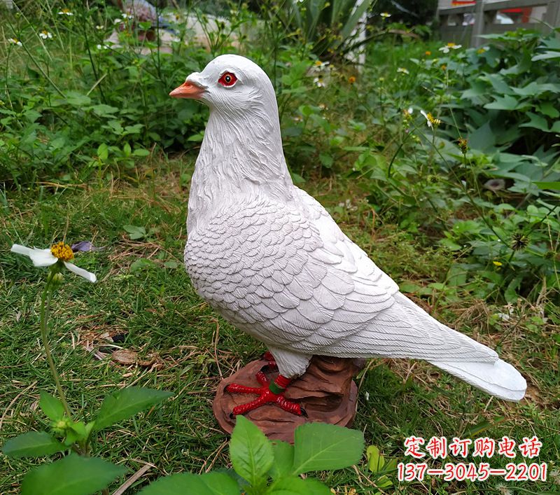鹤壁为和平献芳礼:精美少女与和平鸽雕塑