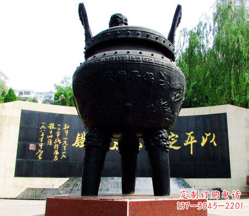 鹤壁双龙戏珠铜雕香炉