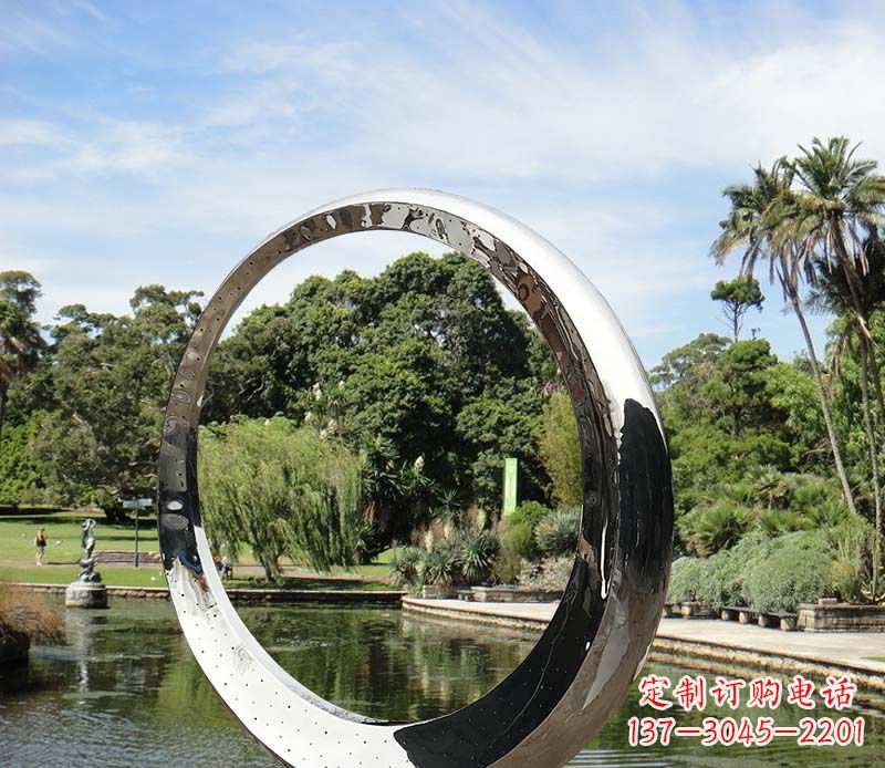 鹤壁水景不锈钢镜面圆环雕塑