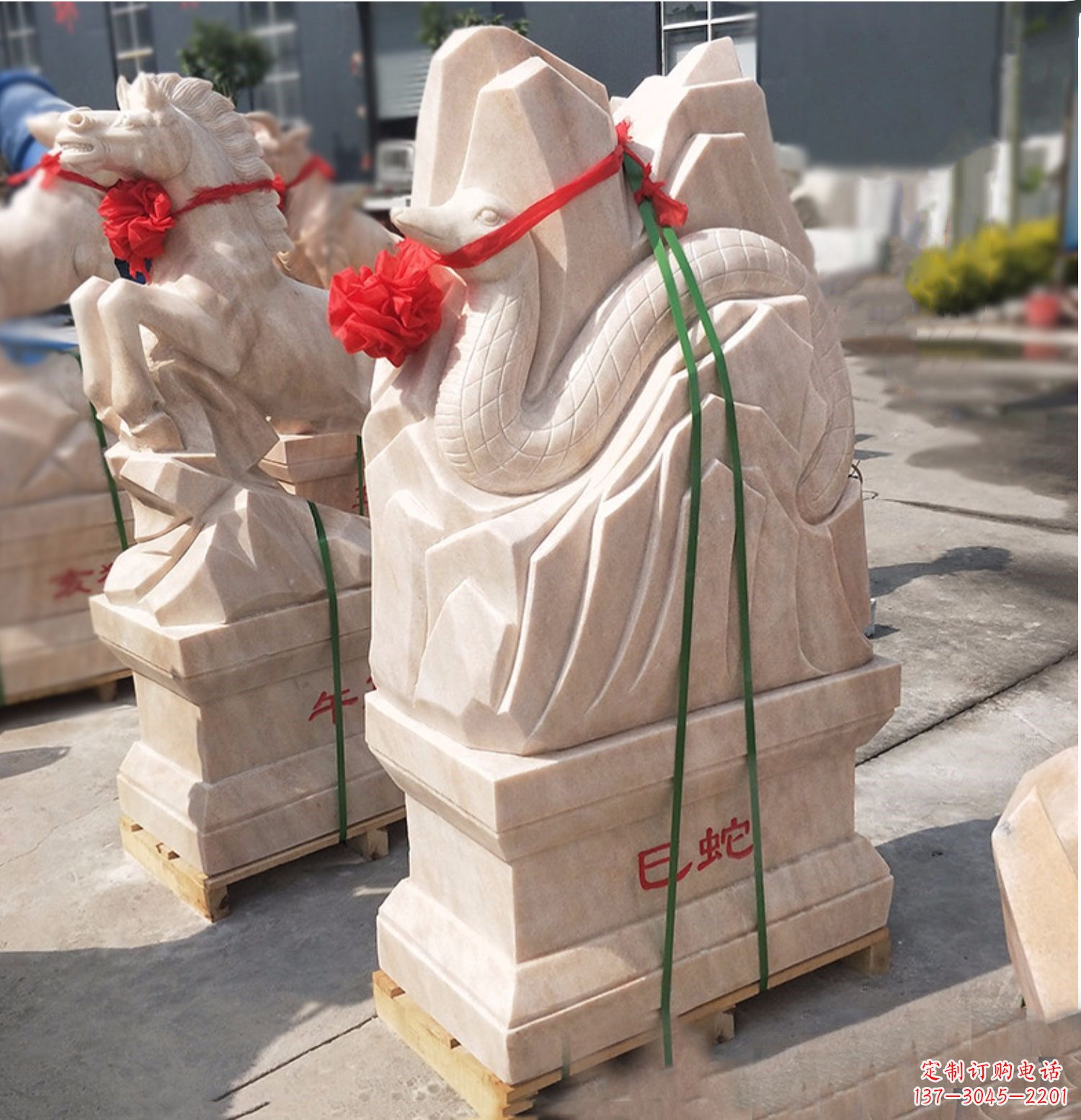 鹤壁巳蛇-晚霞红12生肖石雕