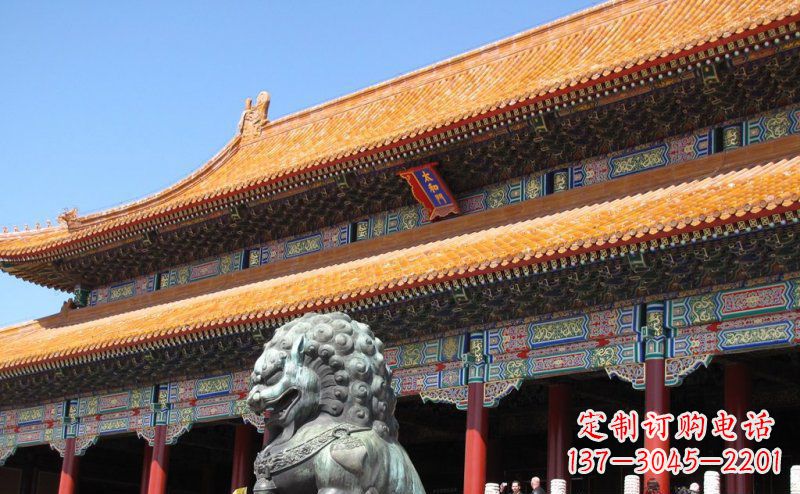 鹤壁寺庙门口青铜狮子雕塑