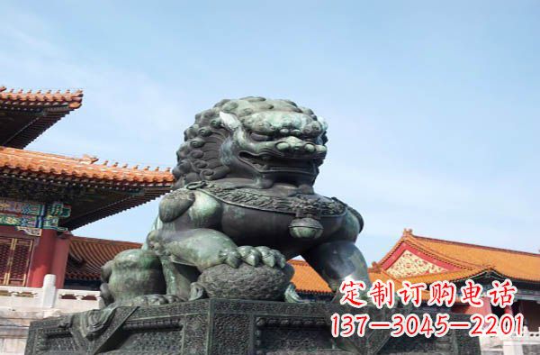 鹤壁寺庙门口狮子铜雕
