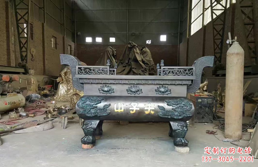 鹤壁寺庙香炉铜雕12