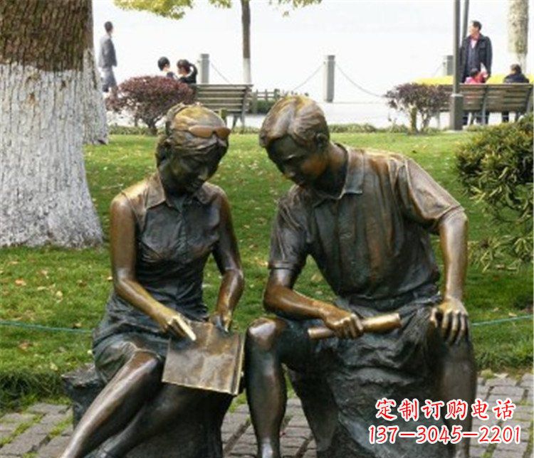 鹤壁讨论问题的学生铜雕