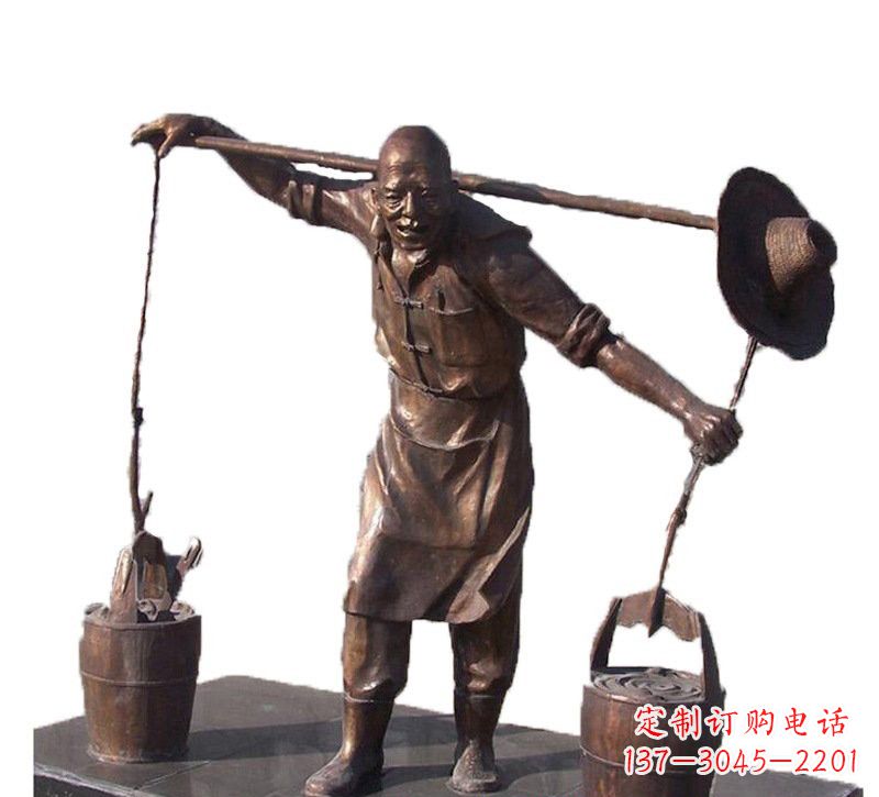 鹤壁挑扁担的老人铜雕