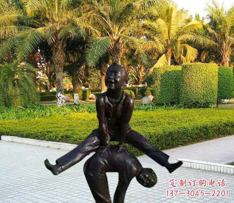 鹤壁跳山羊的儿童铜雕