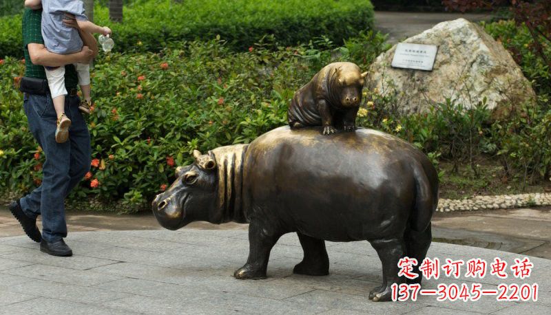 鹤壁铜雕母子河马
