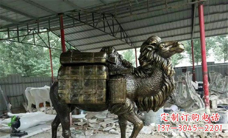 鹤壁拖行李的骆驼动物铜雕 (2)