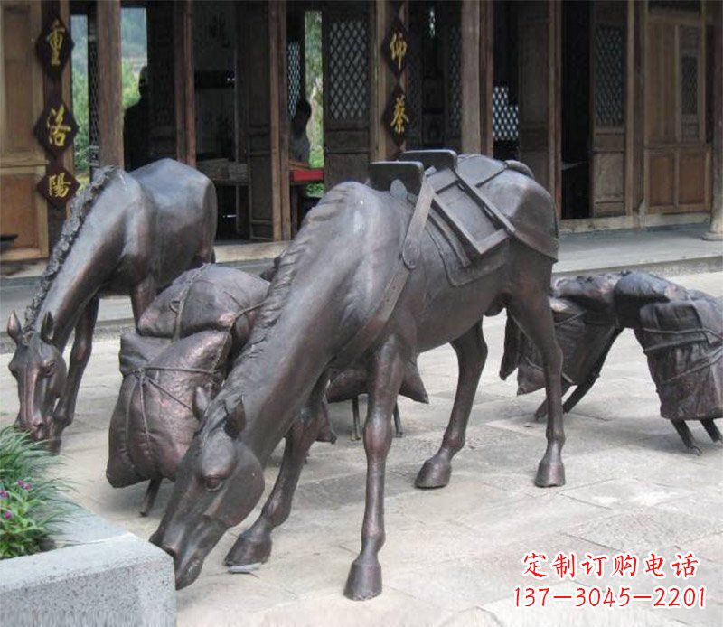 鹤壁拖行李的马动物铜雕