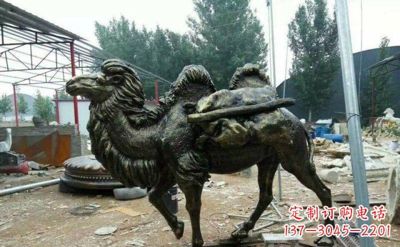 鹤壁驮着东西的骆驼铜雕