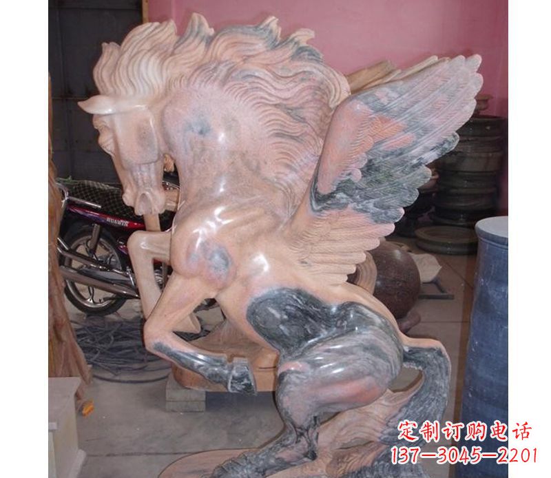 鹤壁晚霞红奔马石雕
