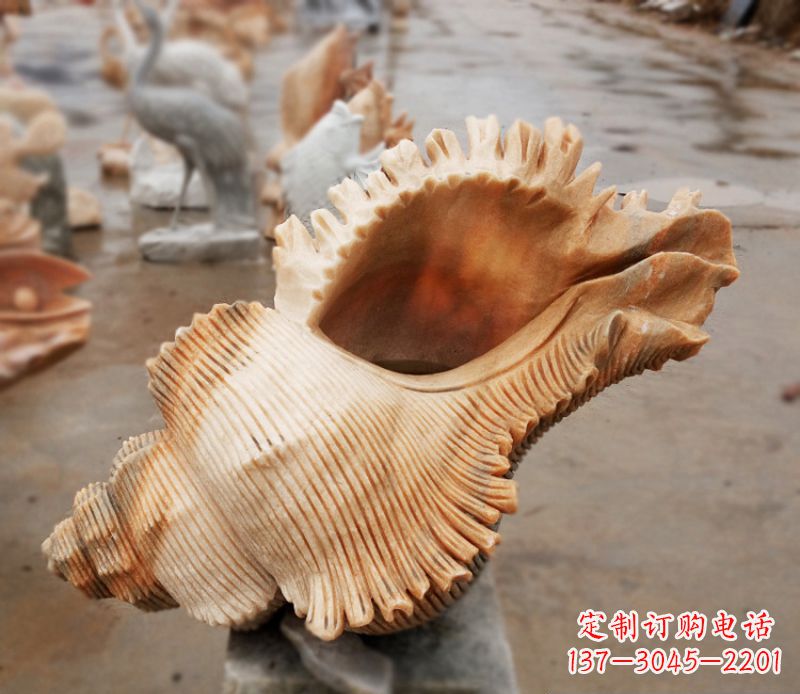 鹤壁晚霞红海螺石雕广场景观雕塑