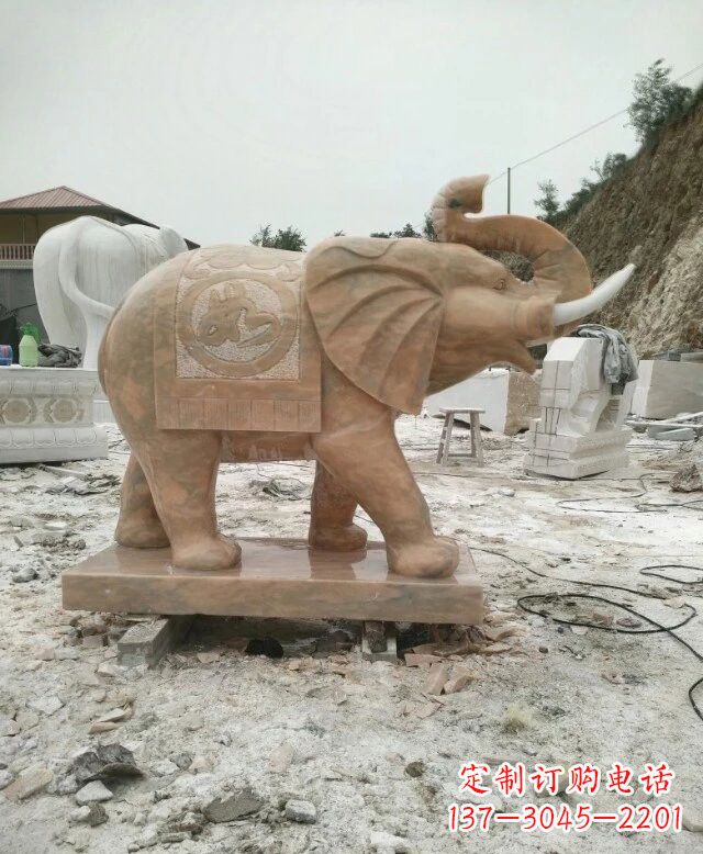 鹤壁晚霞红吉祥如意大象雕塑