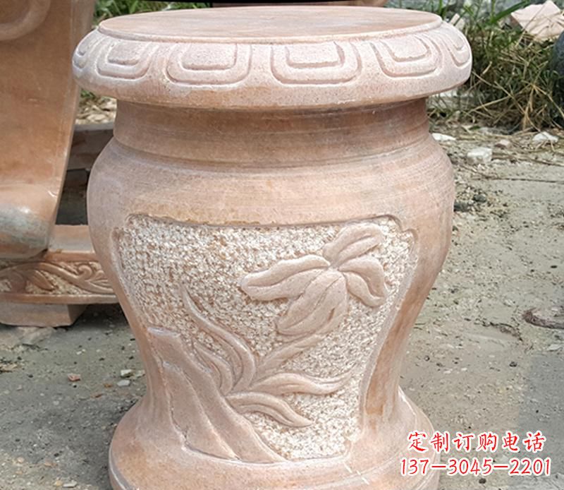 鹤壁晚霞红景观蝴蝶石凳