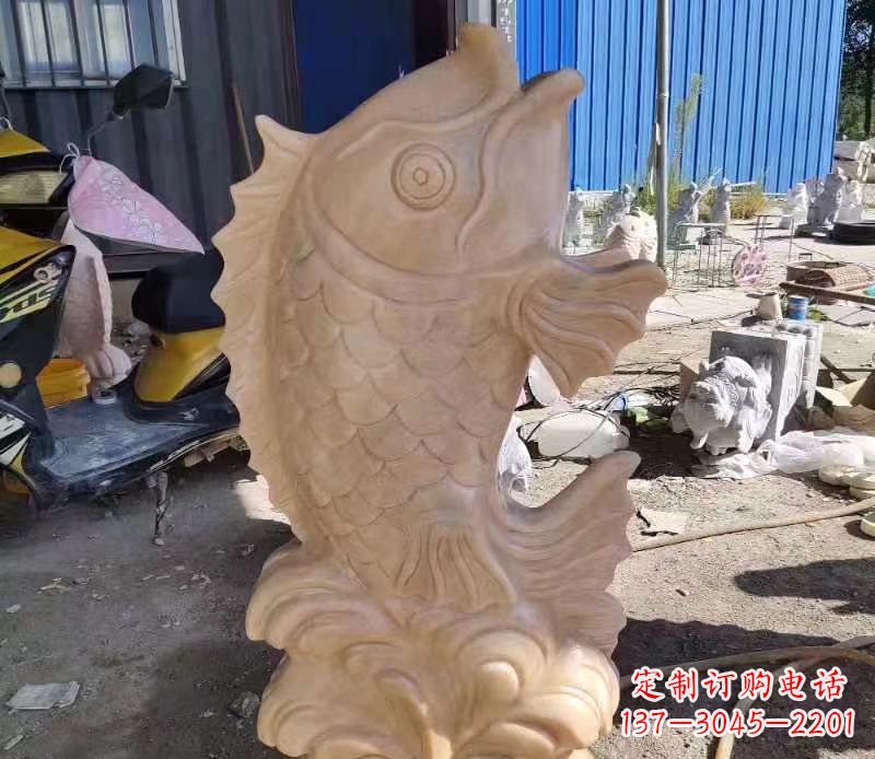鹤壁晚霞红喷水鲤鱼石雕