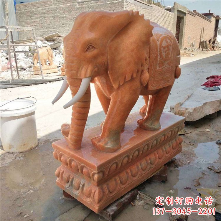 鹤壁晚霞红石雕大象