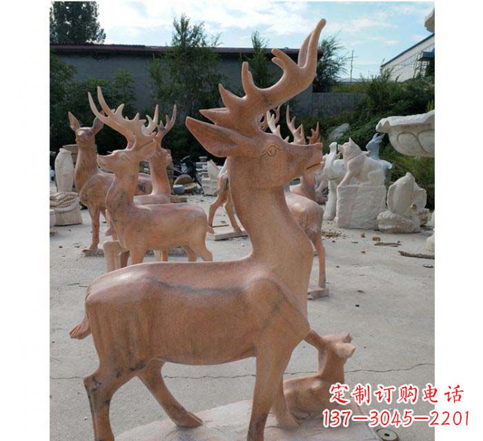 鹤壁晚霞红驯鹿动物公园石雕
